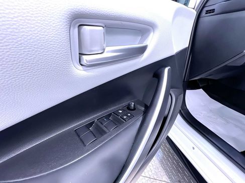 Used 2025 Toyota Corolla SE w/ Convenience Package FWD image 12
