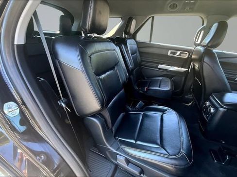 Used 2021 Ford Explorer XLT w/ Equipment Group 202A AWD/4WD image 25