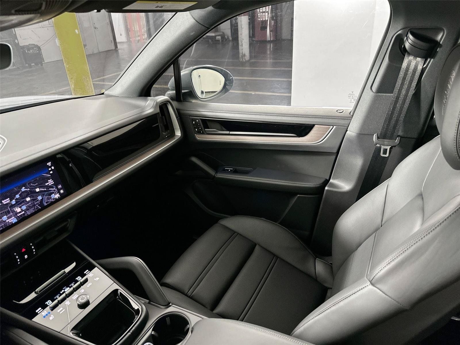 Certified 2026 Porsche Cayenne AWD/4WD image 29