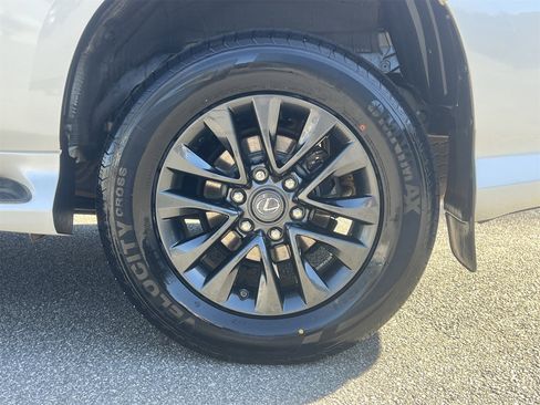 Used 2021 Lexus GX 460 Premium w/ Premium Package image 34