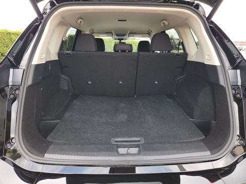 Used 2026 Nissan Rogue SV FWD image 14
