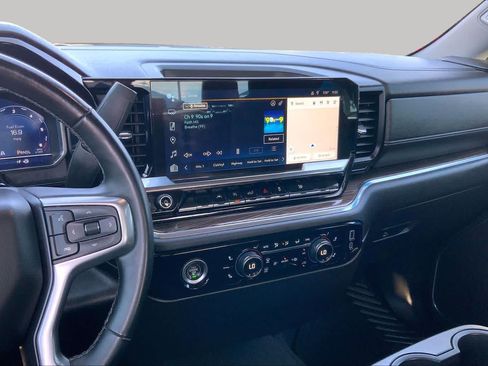 Used 2024 Chevrolet Silverado 1500 LT RWD image 7
