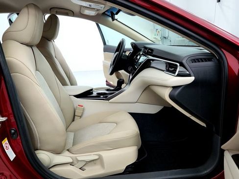 Certified 2018 Toyota Camry LE FWD image 17