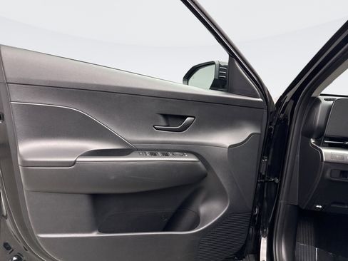 Used 2024 Hyundai Kona SE image 9