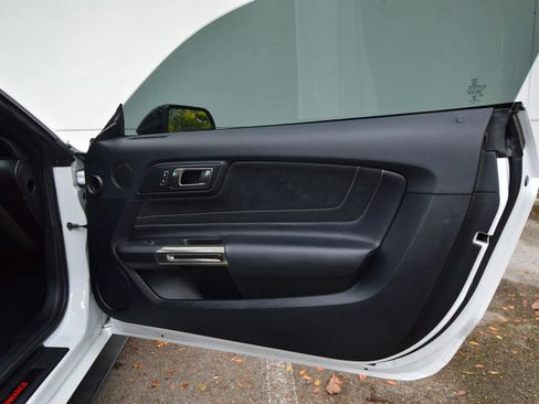 Used 2018 Ford Mustang Shelby GT350 w/ Convenience Package RWD image 42