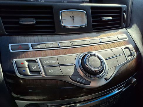 Used 2016 INFINITI Q70 L 3.7 w/ Deluxe Touring Package image 8