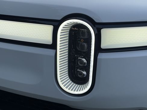 Used 2022 Rivian R1S Launch Edition AWD/4WD image 12