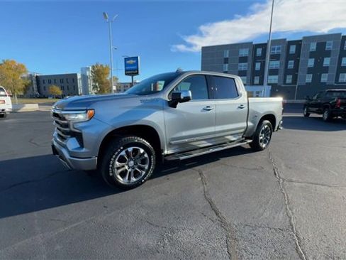 Used 2024 Chevrolet Silverado 1500 High Country w/ Technology Package image 4