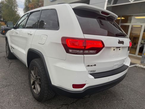 Used 2016 Jeep Grand Cherokee Laredo 75th Anniversary image 9