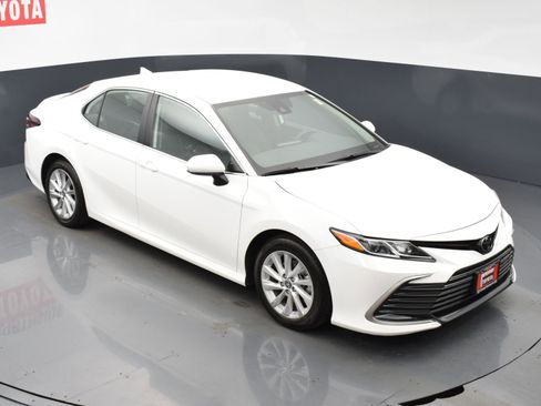 Used 2024 Toyota Camry LE image 21