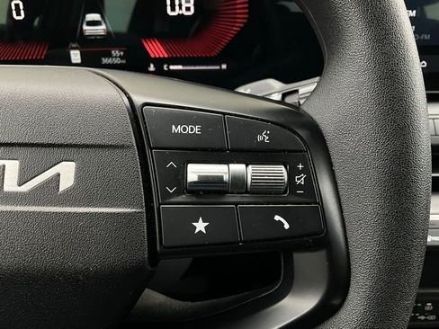 Used 2025 Kia K4 LXS image 35