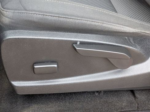 Used 2018 Chevrolet Colorado LT RWD image 16