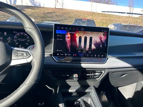 New 2026 Volkswagen Tiguan SE R-Line image 18