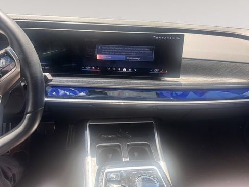 Used 2024 BMW i7 xDrive60 w/ Executive Package AWD/4WD image 10