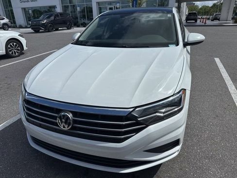 Used 2020 Volkswagen Jetta SE image 2