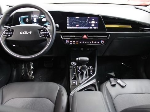 Used 2024 Kia Niro EX FWD image 2