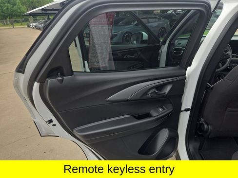 Used 2025 Chevrolet TrailBlazer LT AWD/4WD image 18