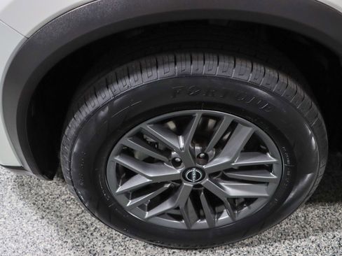 Used 2023 Nissan Rogue S FWD image 11