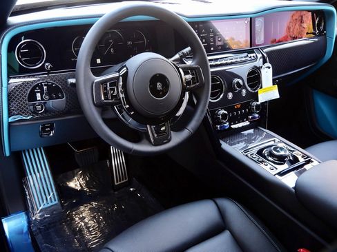 New 2026 Rolls-Royce Cullinan Black Badge image 16