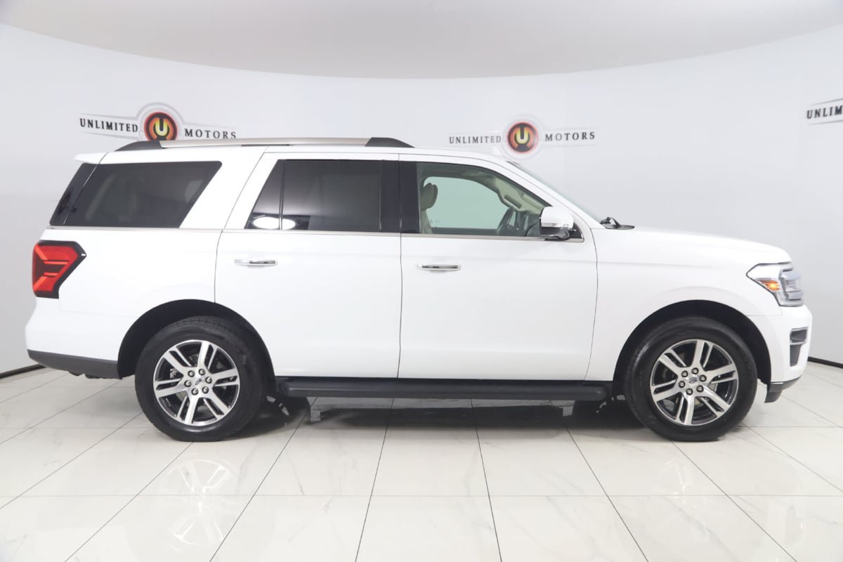 Used 2024 Ford Expedition Limited AWD/4WD image 2
