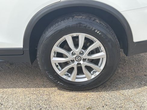 Used 2018 Nissan Rogue SV w/ Premium Package FWD image 19