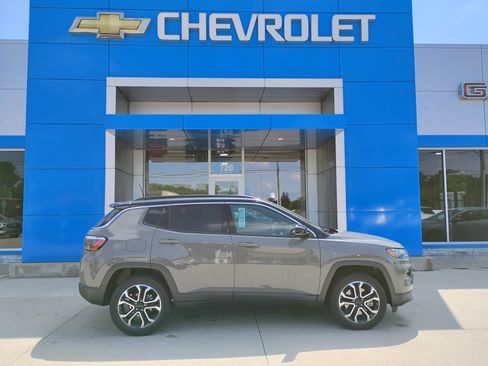Used 2023 Jeep Compass Limited AWD/4WD image 5