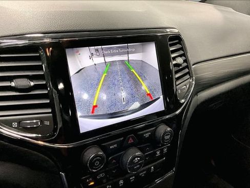 Used 2021 Jeep Grand Cherokee Laredo X AWD/4WD image 14