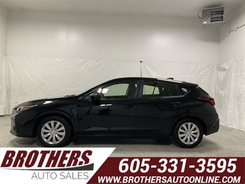 Used 2024 Subaru Impreza 2.0i image 1