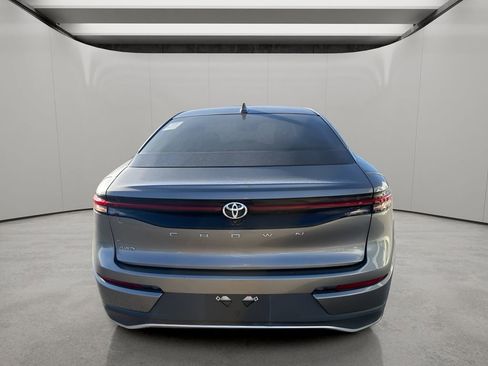 Used 2023 Toyota Crown XLE image 6