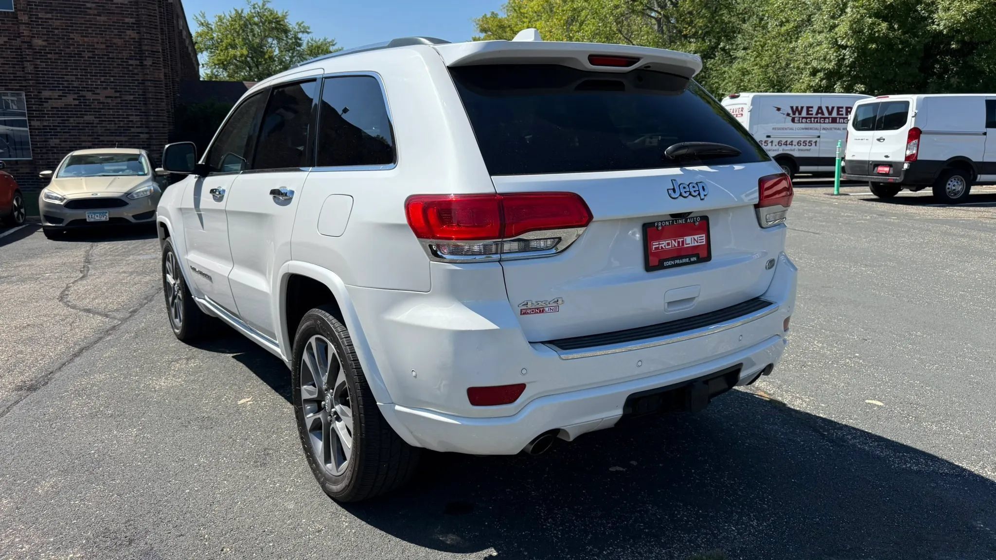 Used 2017 Jeep Grand Cherokee Overland w/ Jeep Active Safety Group AWD/4WD image 8