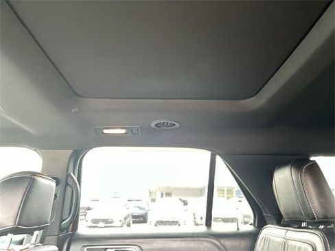Used 2016 Ford Explorer Platinum image 22