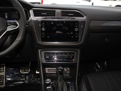 Used 2022 Volkswagen Tiguan SE R-Line FWD image 18