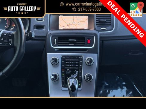 Used 2017 Volvo S60 T5 Inscription image 25