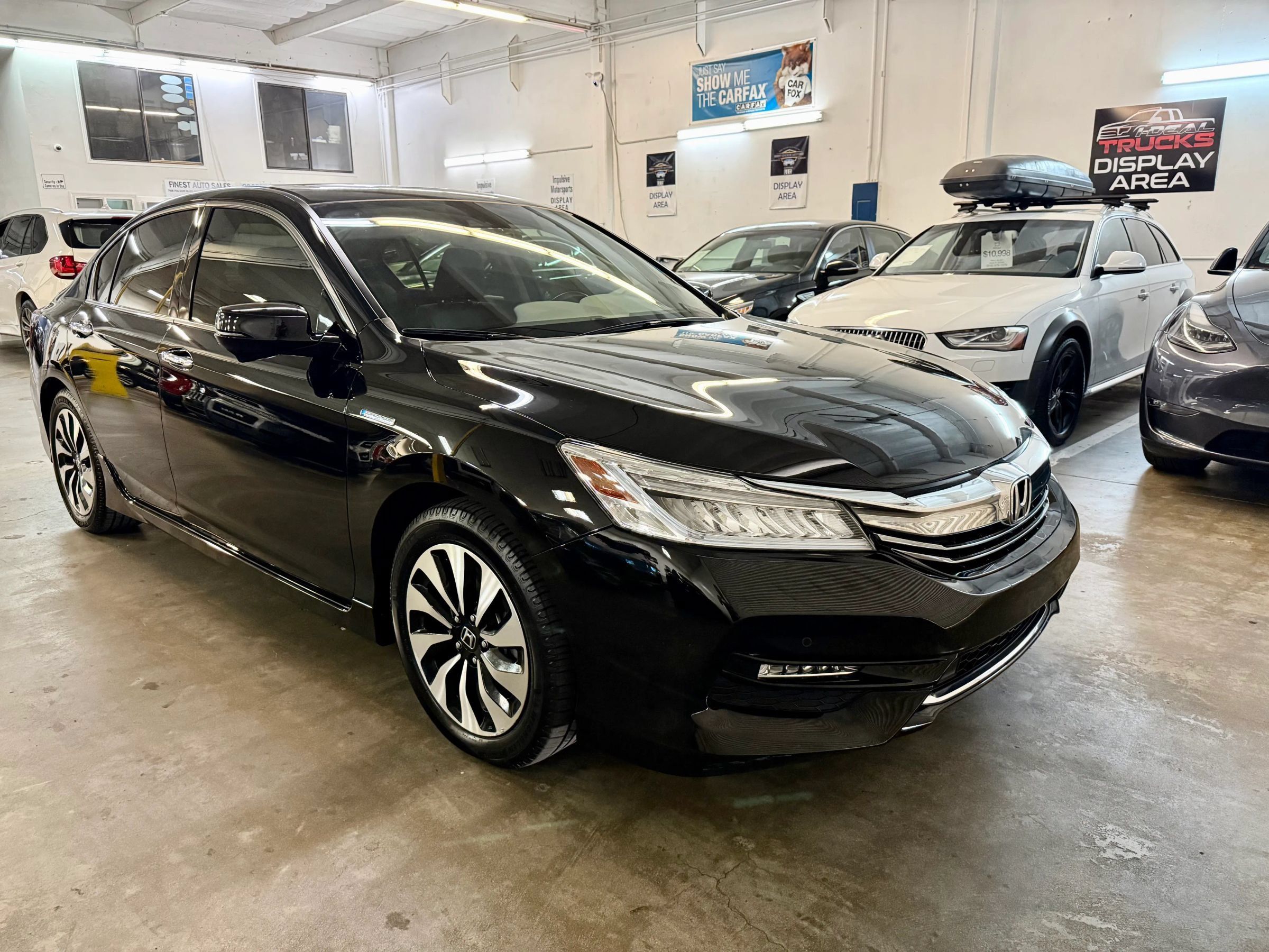 Used 2017 Honda Accord Touring image 3