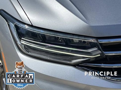 Used 2023 Volkswagen Tiguan SE w/ Panoramic Sunroof Package FWD image 9