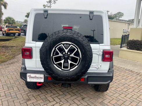 Used 2025 Jeep Wrangler Unlimited Rubicon w/ Convenience Group AWD/4WD image 4