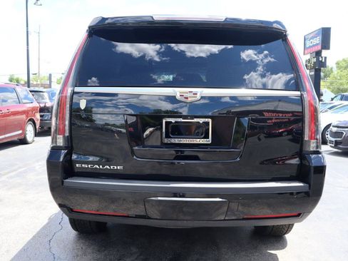 Used 2018 Cadillac Escalade Luxury AWD/4WD image 4