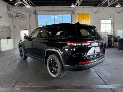 New 2025 Jeep Grand Cherokee Altitude AWD/4WD image 14