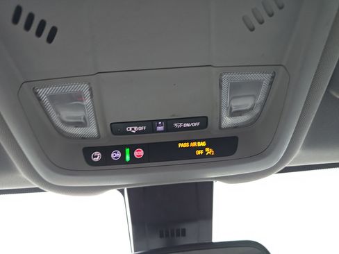 Used 2020 Chevrolet Equinox LT image 31