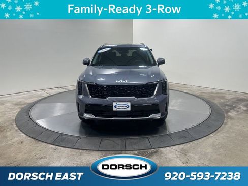 New 2025 Kia Sorento S image 2