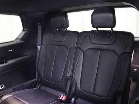 Used 2024 Jeep Grand Cherokee L Limited w/ Black Appearance Package AWD/4WD image 24