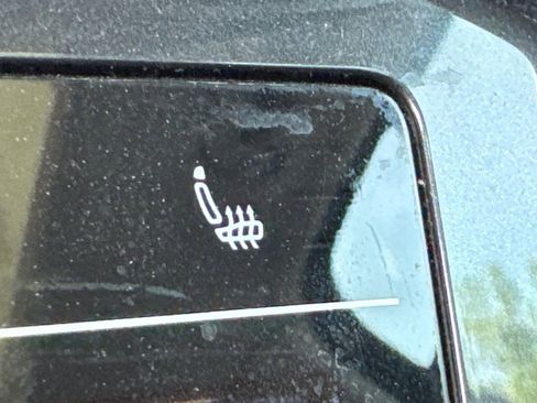 Used 2023 Volkswagen Tiguan SE w/ Panoramic Sunroof Package FWD image 29