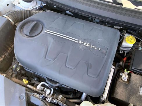 Used 2020 Jeep Cherokee Trailhawk AWD/4WD image 35