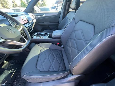 Used 2026 Volkswagen Atlas Cross Sport SE FWD image 24