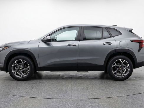 Used 2025 Chevrolet Trax LT w/ LT Convenience Package FWD image 5