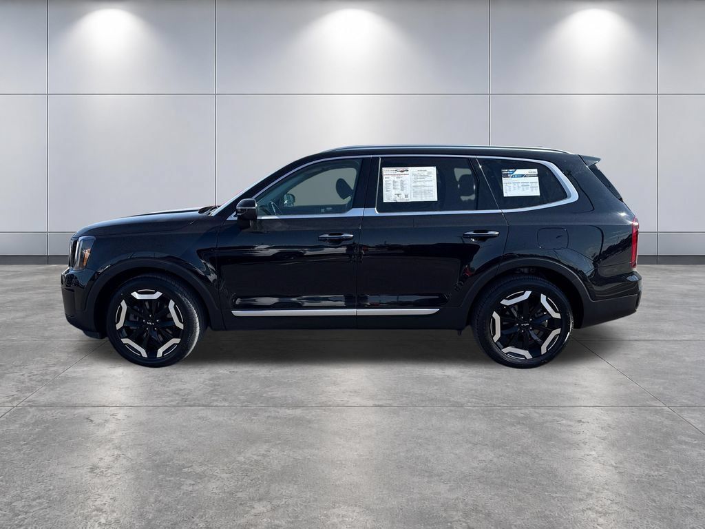 Used 2025 Kia Telluride S AWD/4WD image 2