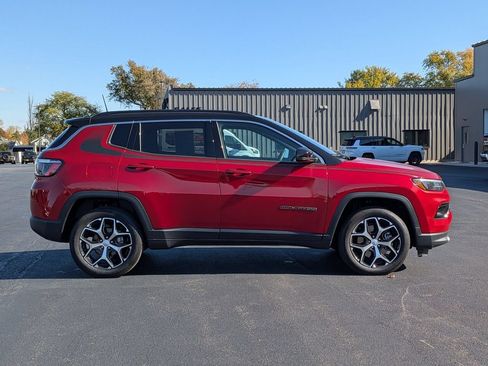 Used 2024 Jeep Compass Limited w/ Mopar Graphics Package AWD/4WD image 8