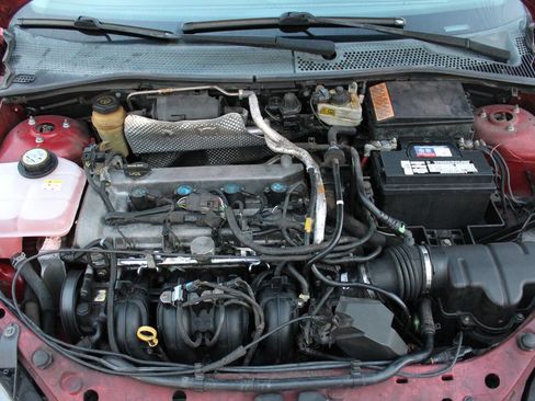 Used 2004 Ford Focus LX FWD image 16