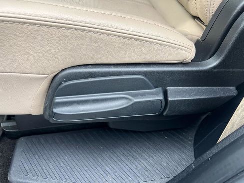 Used 2022 Ford Expedition Limited image 30