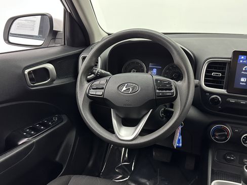 Used 2021 Hyundai Venue SE image 23